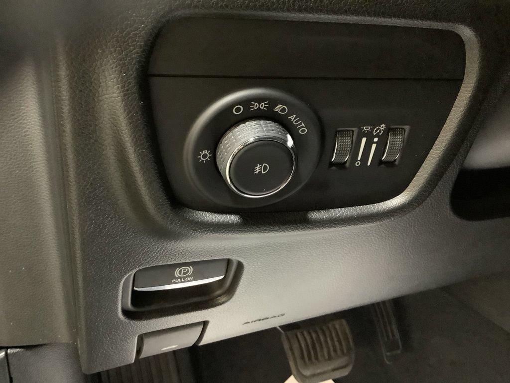 Certified 2023 Jeep Grand Cherokee Limited w/ Luxury Tech Group II AWD/4WD image 25