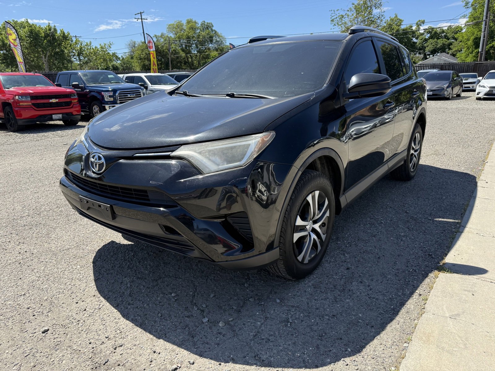 Used 2016 Toyota RAV4 LE image 1