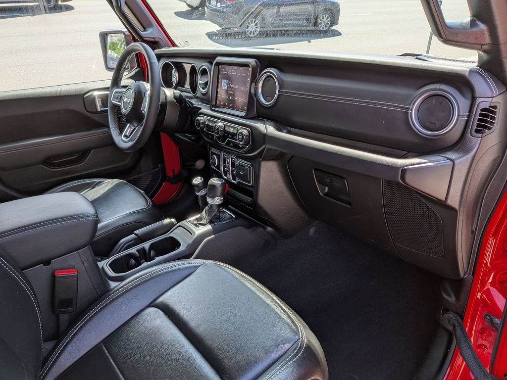 Used 2023 Jeep Wrangler Unlimited Sahara w/ Cold Weather Group AWD/4WD image 25