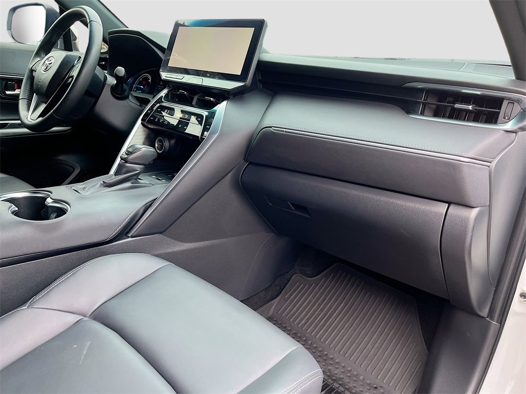 Used 2024 Toyota Venza XLE image 26