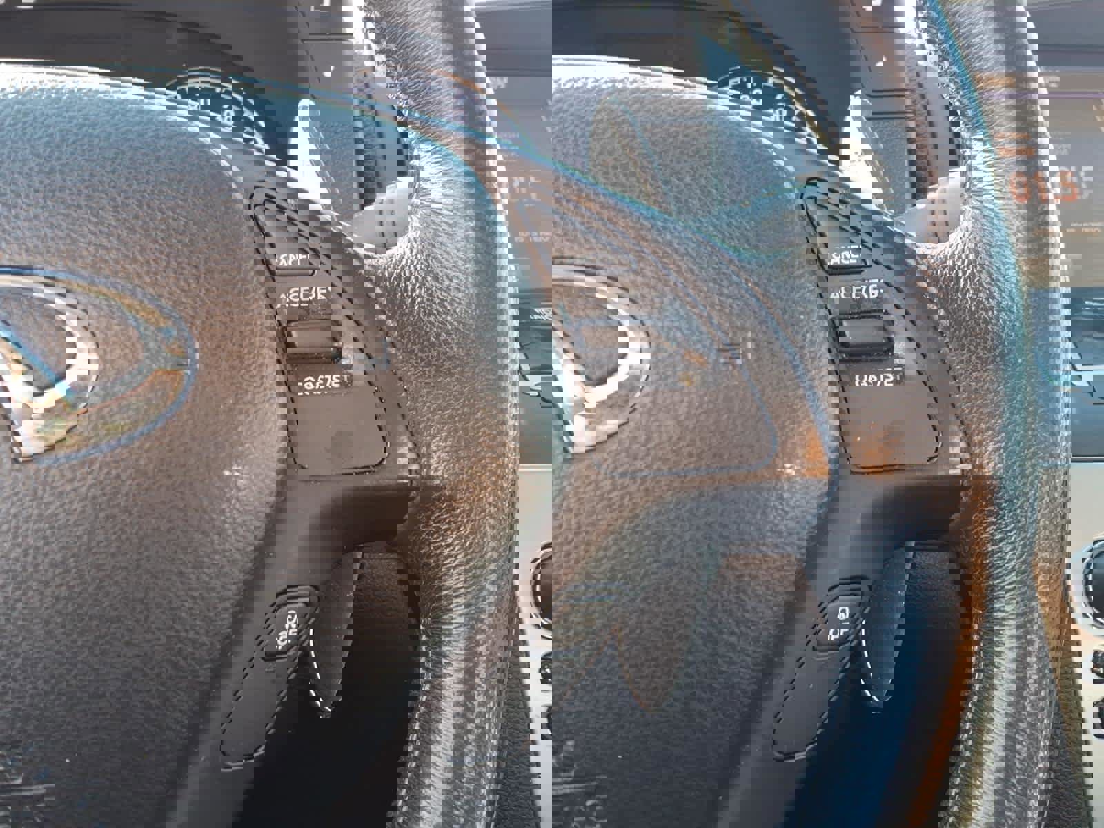 Used 2011 INFINITI G37 x w/ Premium Pkg image 22