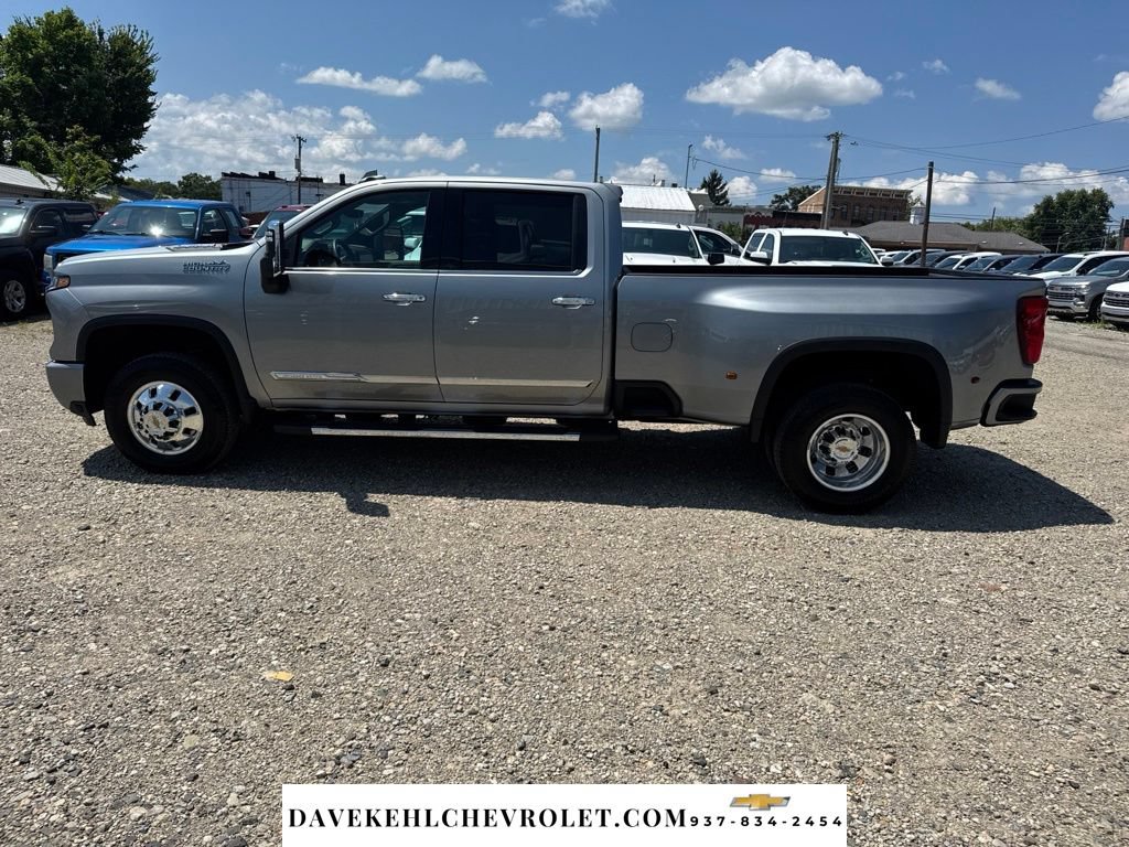 Used 2025 Chevrolet Silverado 3500 High Country w/ High Country Premium Package AWD/4WD image 2