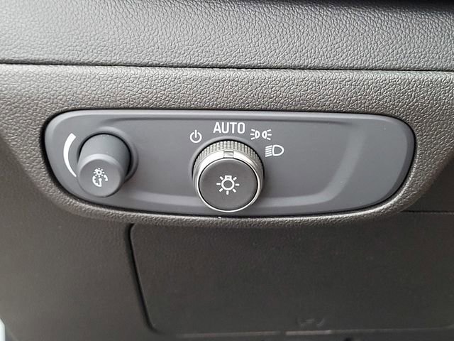 Used 2022 Chevrolet Bolt EUV LT w/ Convenience Package image 14