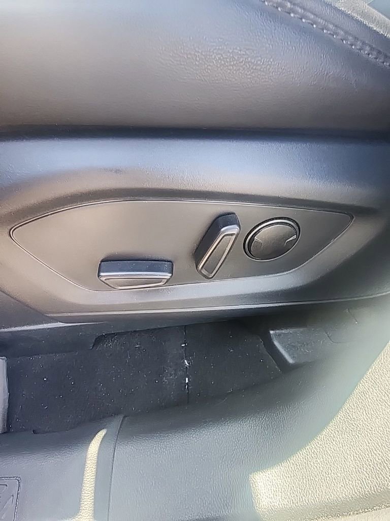 Used 2023 Ford Explorer XLT w/ Equipment Group 202A image 18