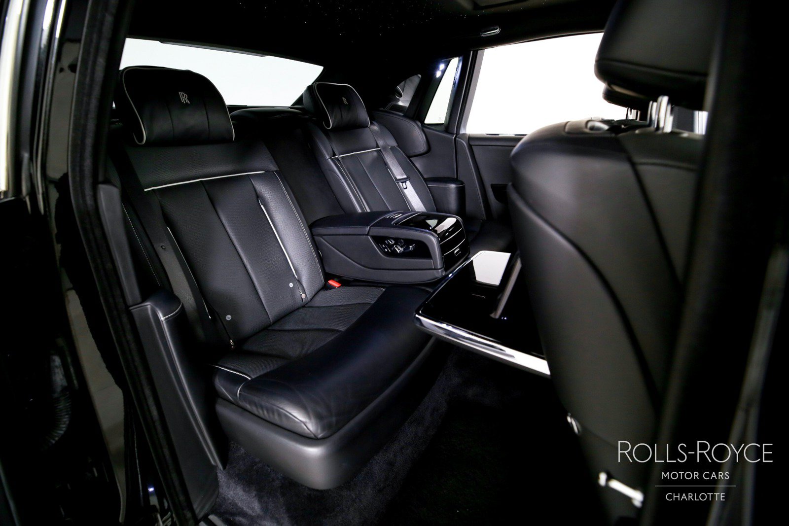 Used 2020 Rolls-Royce Phantom Sedan RWD image 29