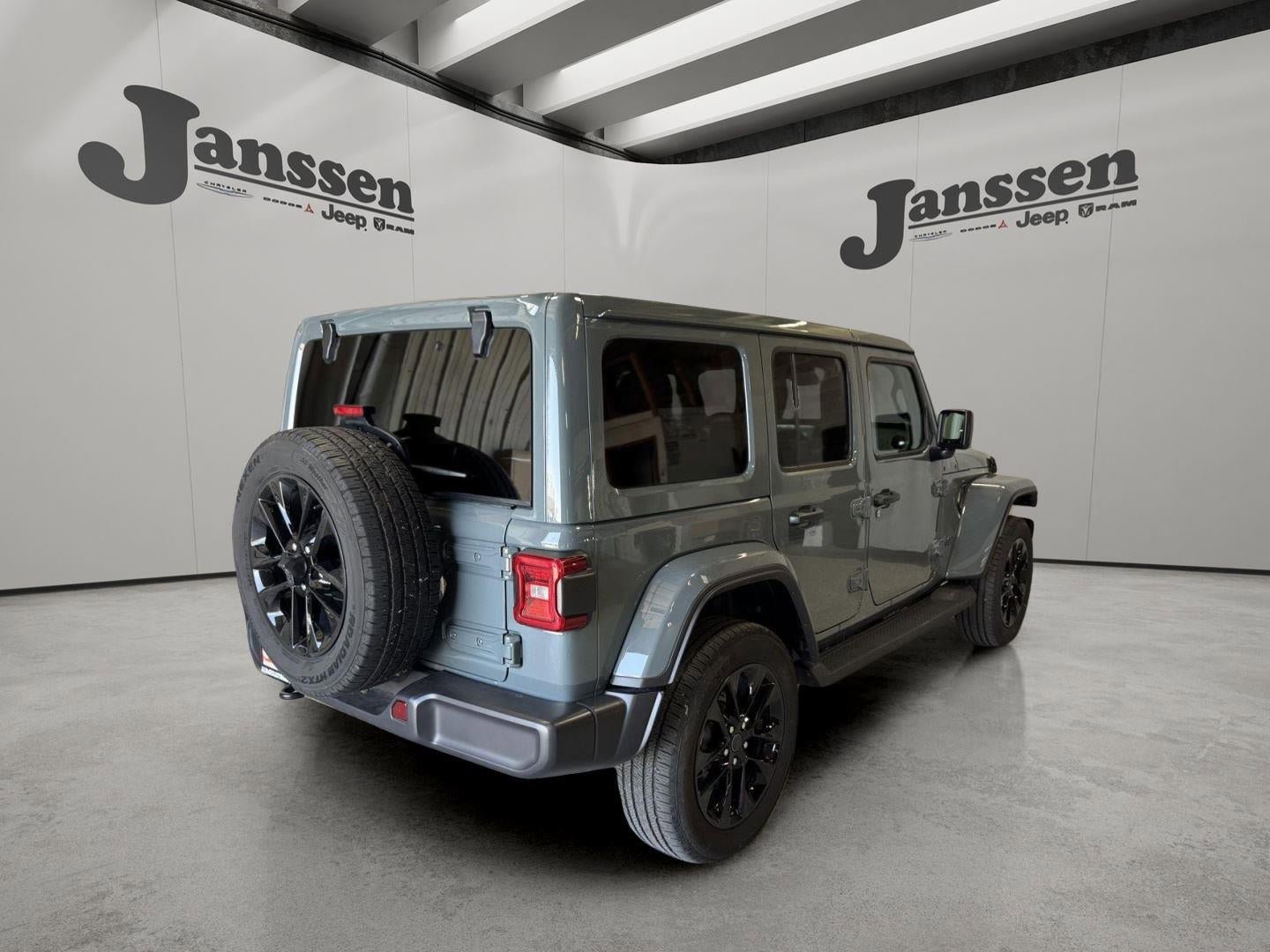 Used 2025 Jeep Wrangler Unlimited Sahara AWD/4WD image 4