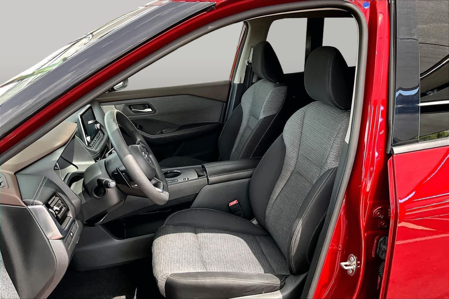 Used 2021 Nissan Rogue SV FWD image 8
