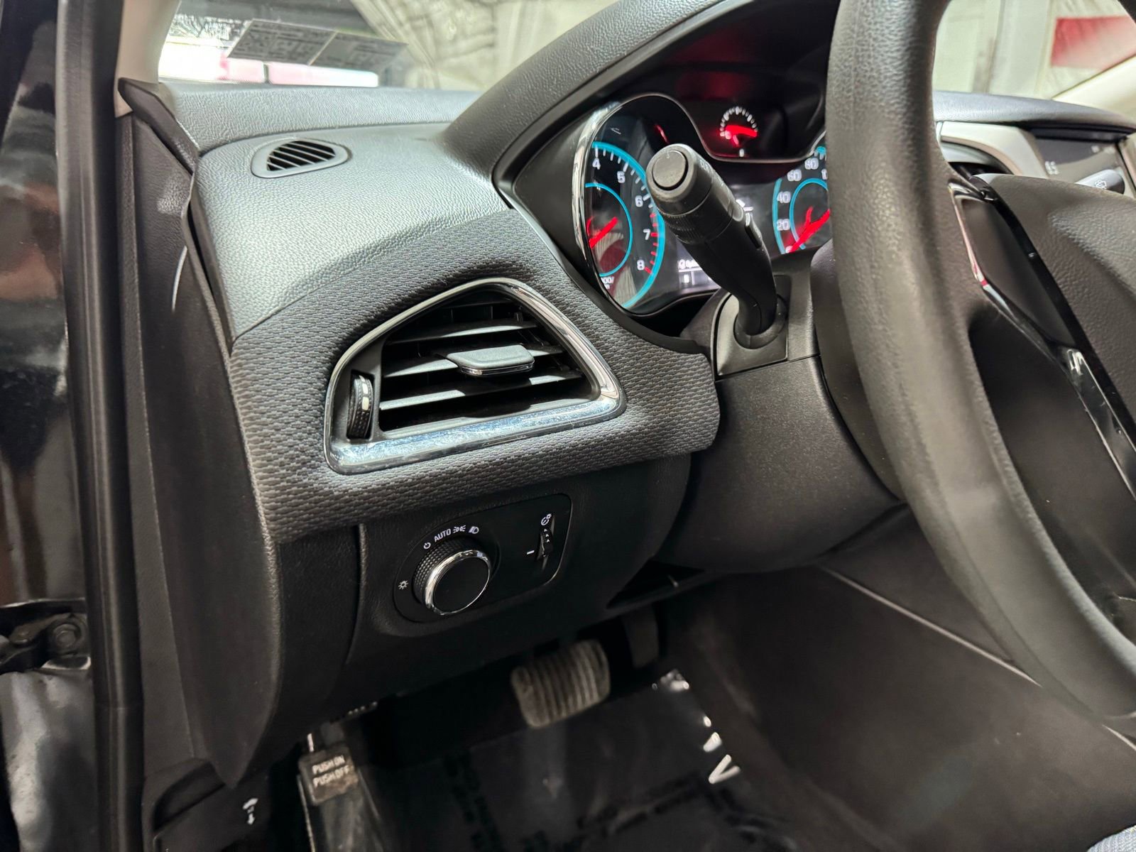 Used 2017 Chevrolet Cruze LS image 23