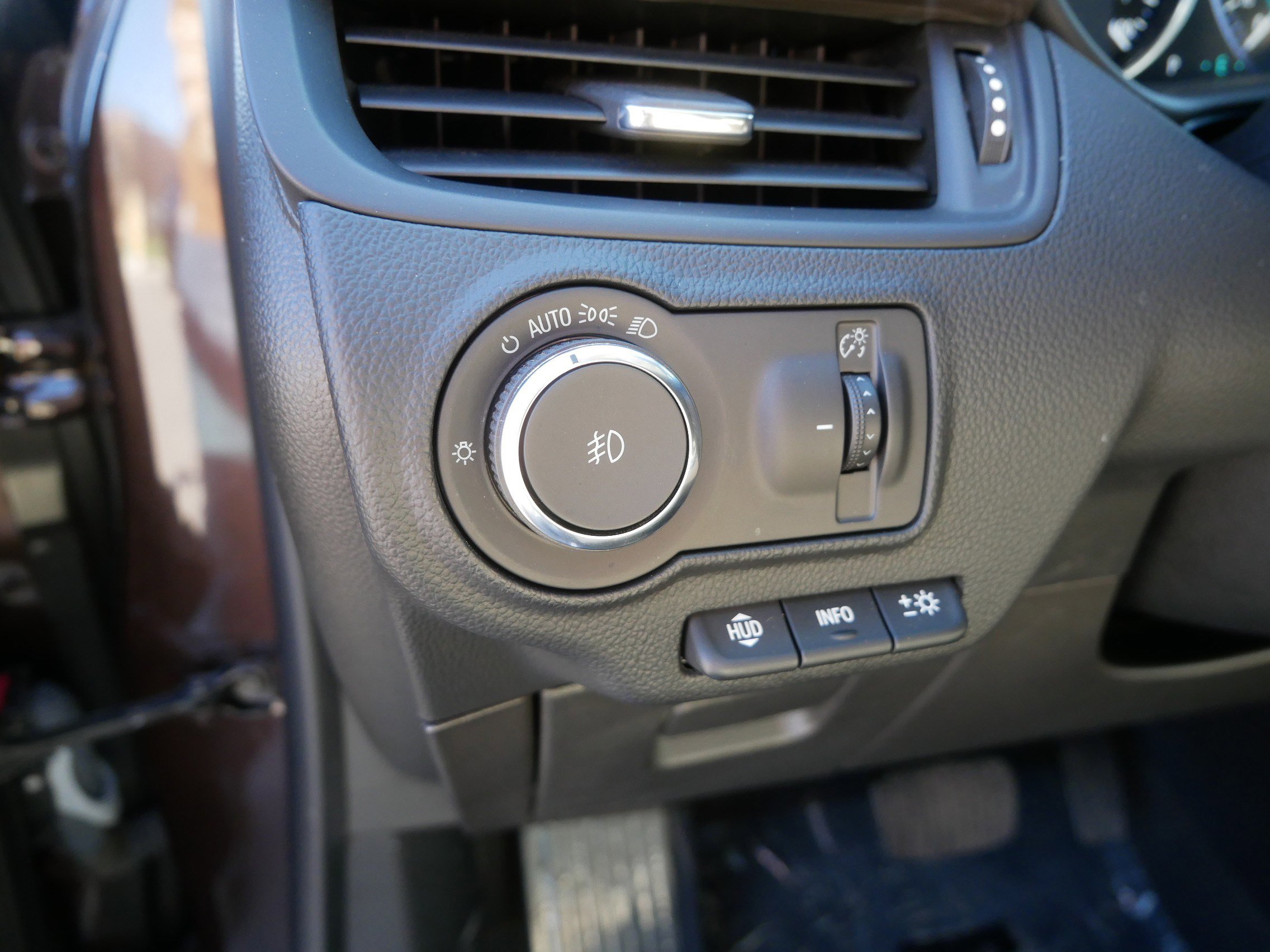 Used 2020 Buick Envision Premium w/ Driver Confidence Package AWD/4WD image 26