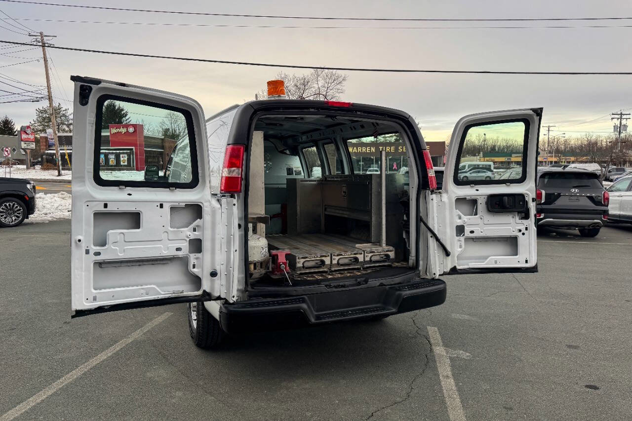 Used 2017 Chevrolet Express 2500 image 18