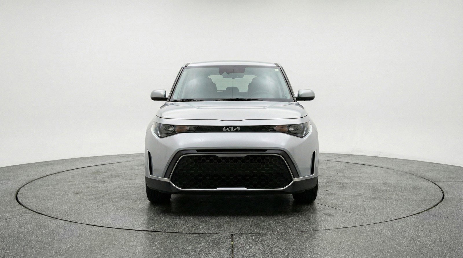 Used 2025 Kia Soul LX w/ LX Technology Package image 2