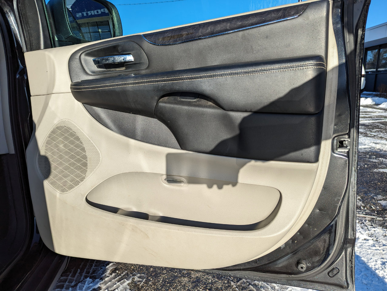 Used 2013 Chrysler Town & Country Touring image 21