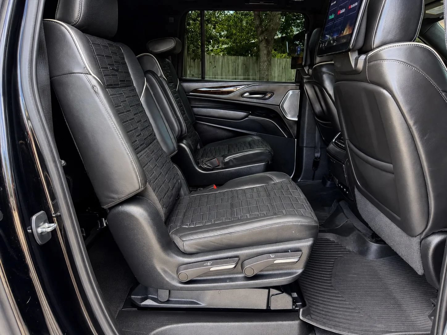 Used 2023 Cadillac Escalade ESV Sport Platinum AWD/4WD image 14