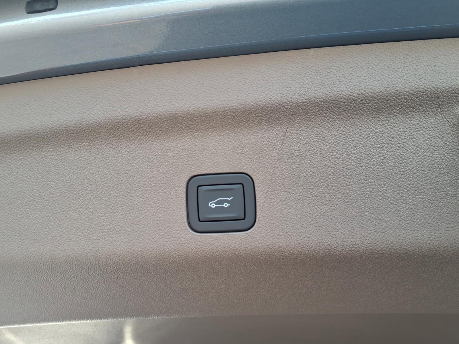 New 2026 GMC Yukon XL Denali w/ Sun & Power Step Package image 7