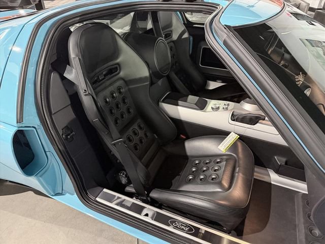 Used 2006 Ford GT RWD image 10