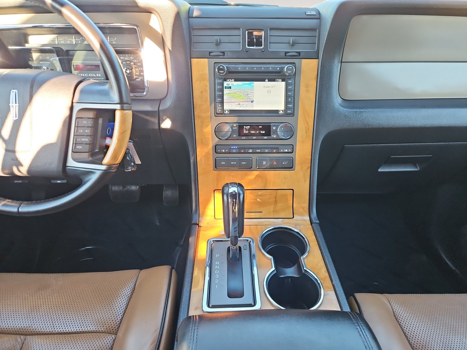 Used 2013 Lincoln Navigator 2WD image 11