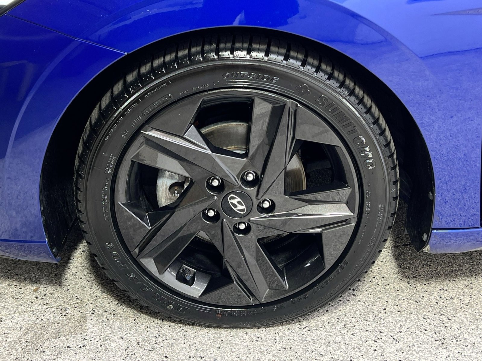 Used 2022 Hyundai Elantra Limited image 16