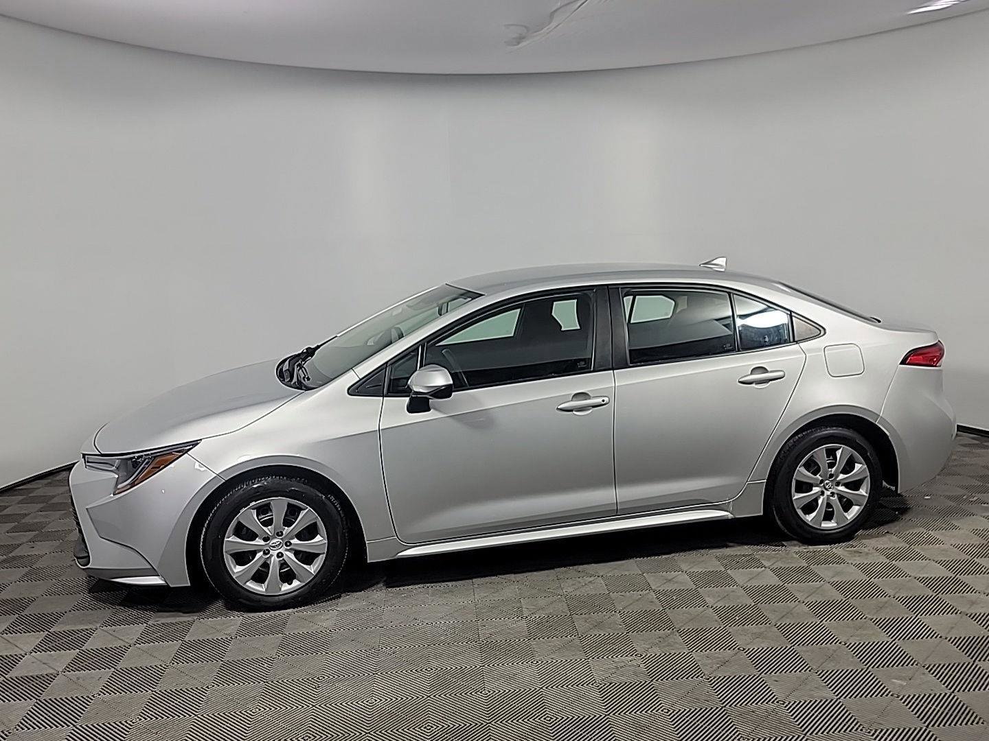 Used 2023 Toyota Corolla LE image 11