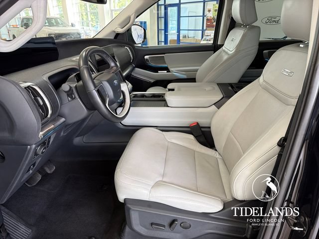 Certified 2025 Ford Expedition Platinum AWD/4WD image 11