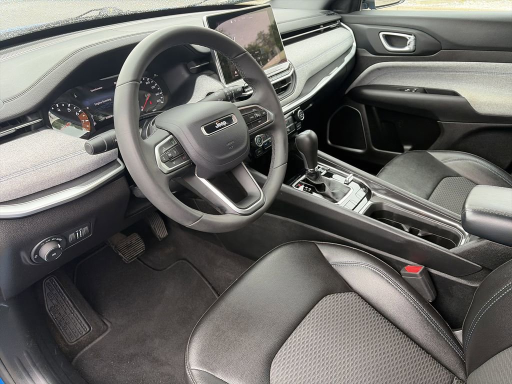 Used 2024 Jeep Compass Latitude AWD/4WD image 11