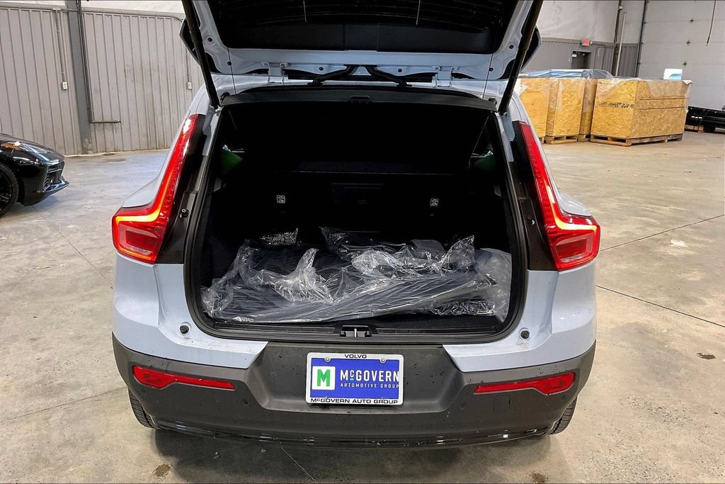 New 2026 Volvo XC40 B5 Plus w/ Protection Package Premier AWD/4WD image 8