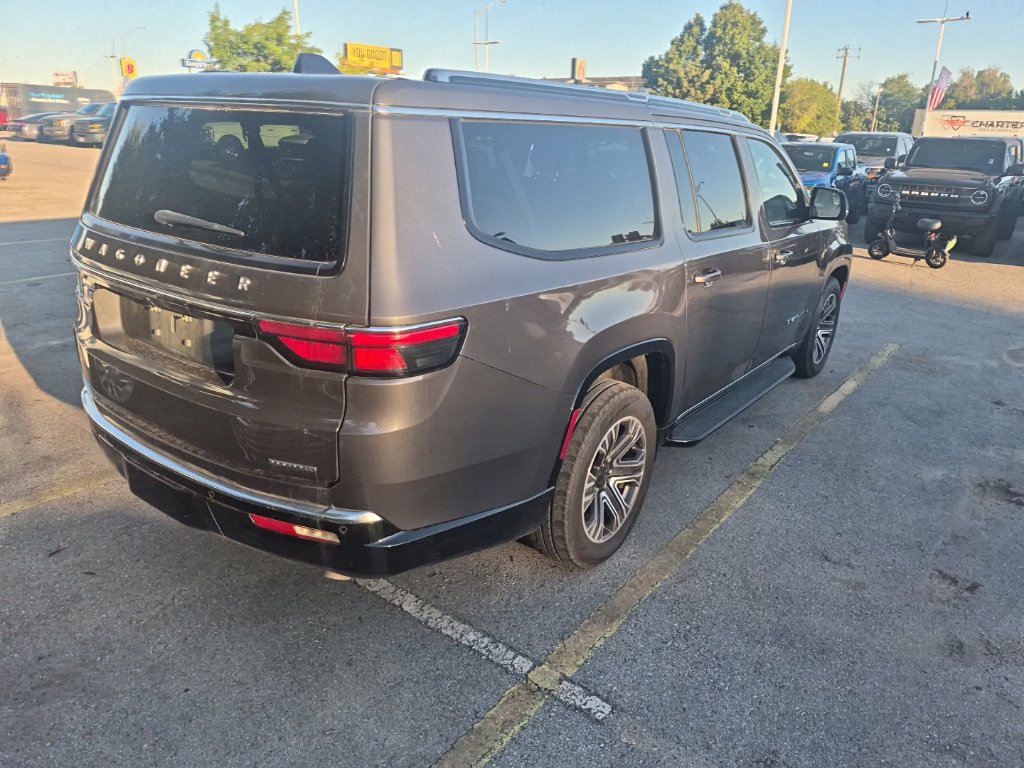 Used 2024 Jeep Wagoneer L Series II AWD/4WD image 18
