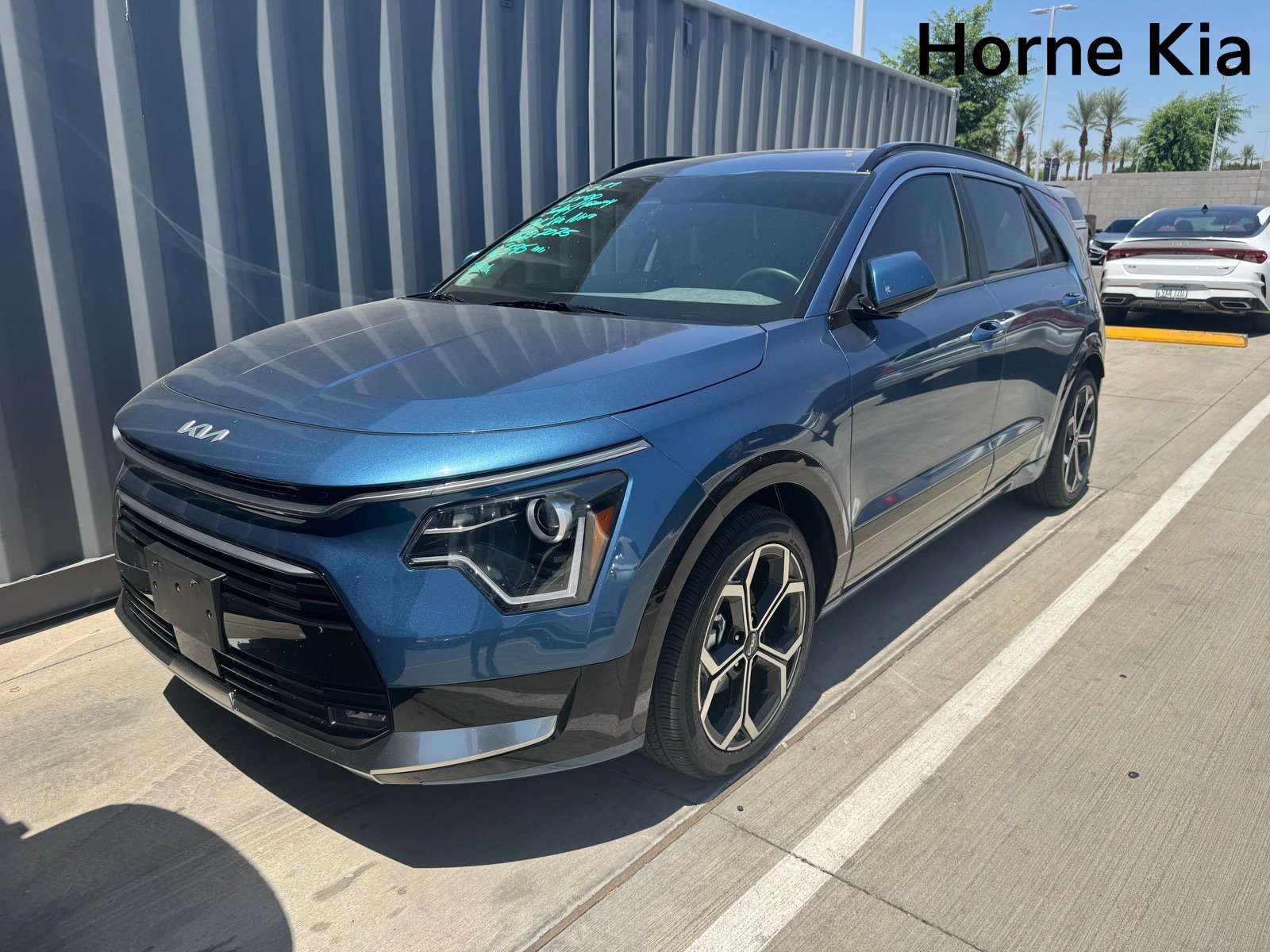 Certified 2024 Kia Niro EX Touring FWD image 2