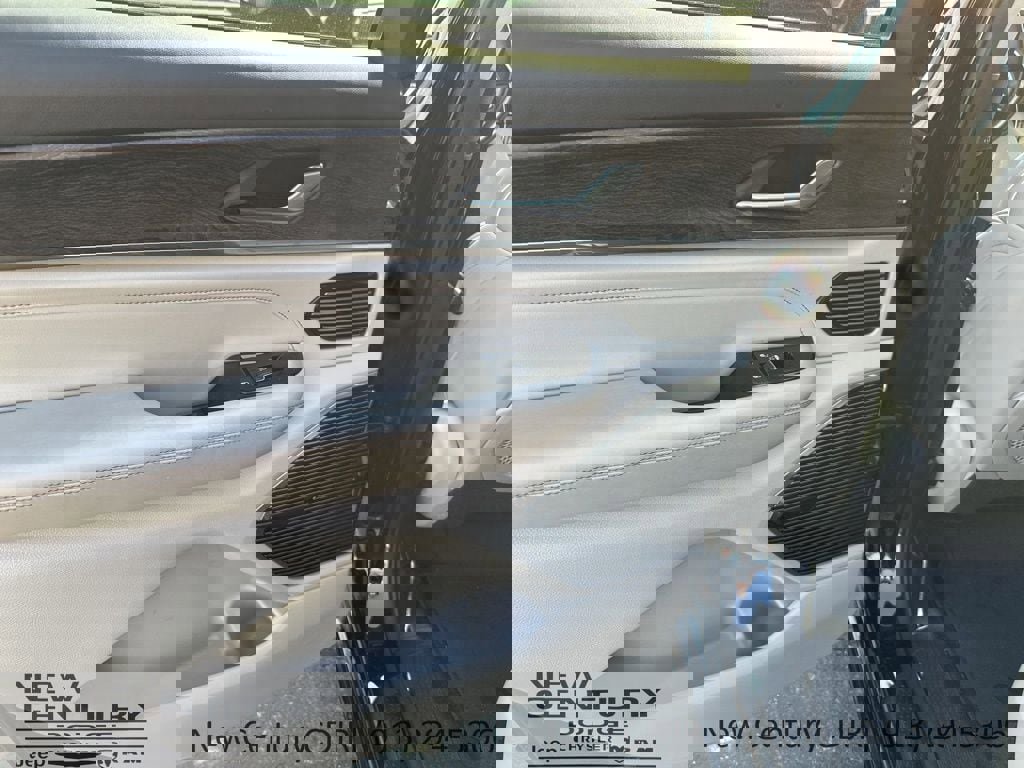 Used 2022 Jeep Grand Cherokee L Overland image 13