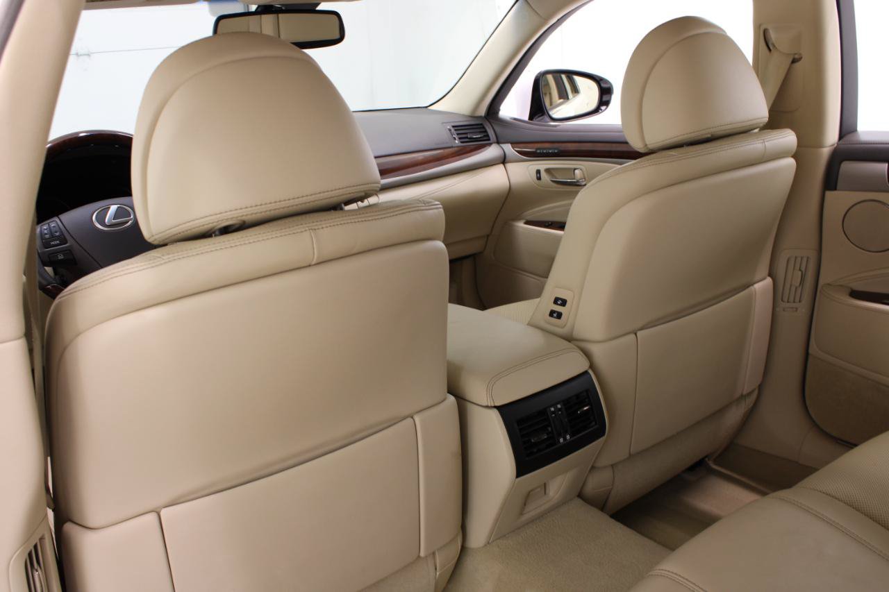 Used 2016 Lexus LS 460 w/ Comfort Package RWD image 38