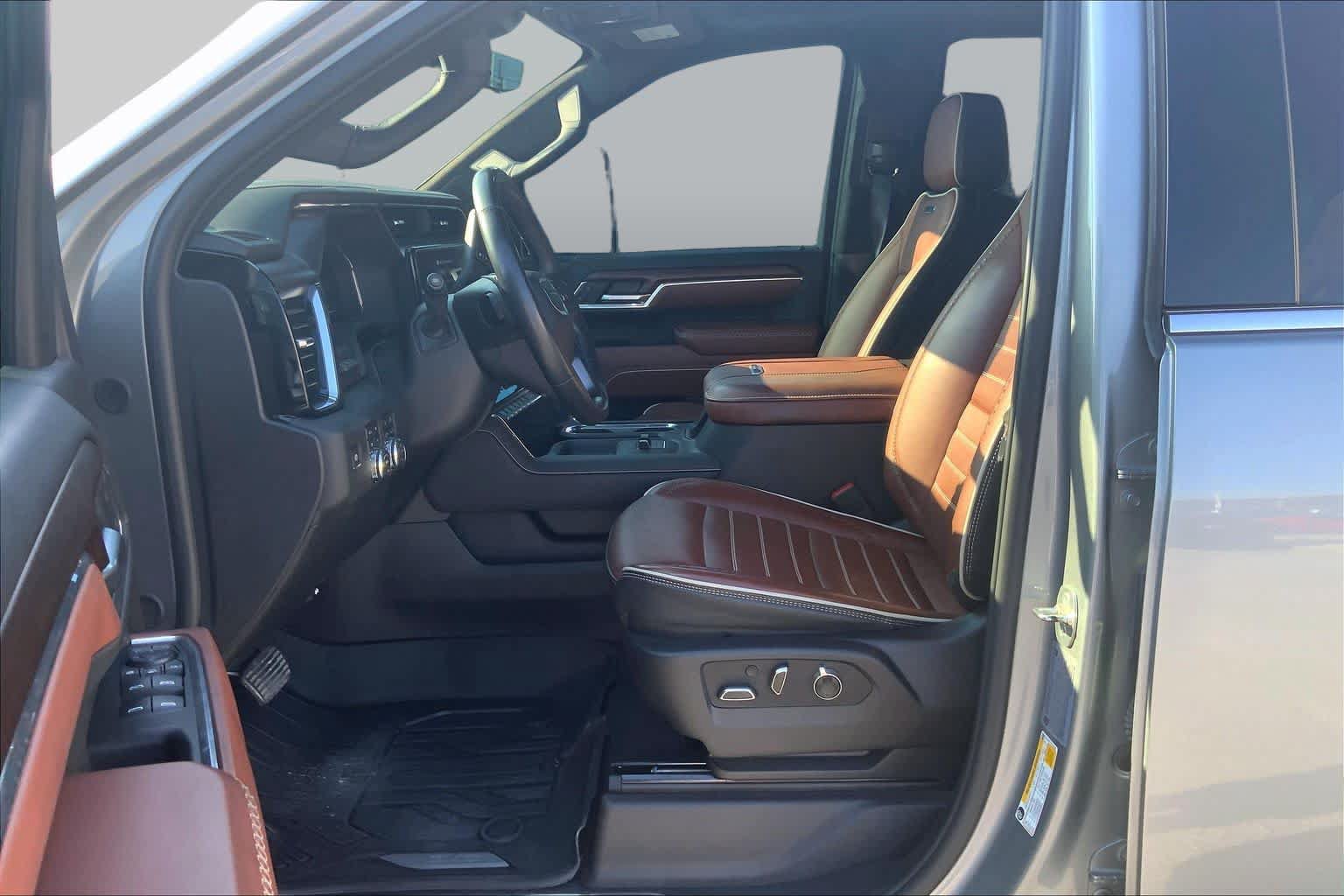 Used 2025 GMC Sierra 2500 Denali Ultimate AWD/4WD image 8