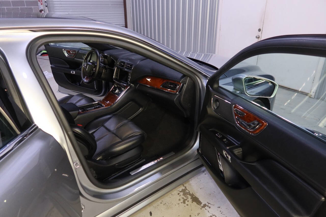 Used 2020 Lincoln Continental Reserve image 12