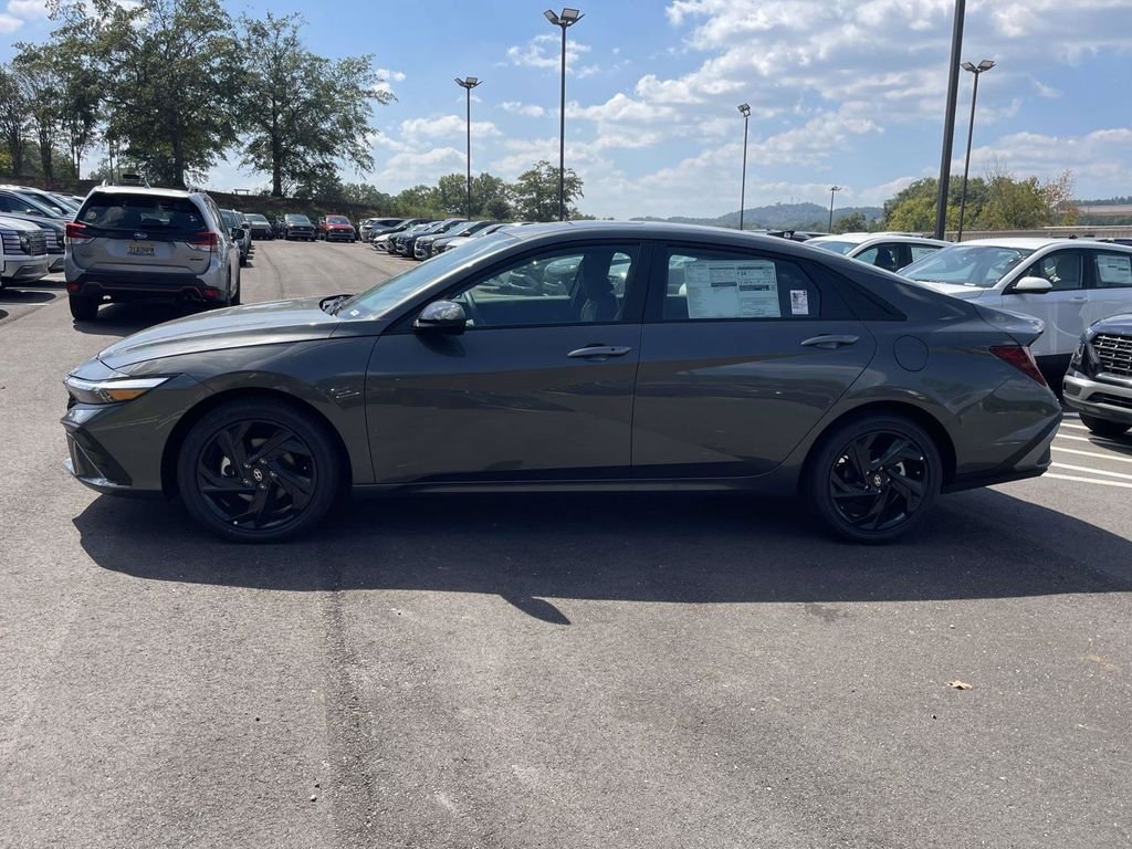 New 2026 Hyundai Elantra SEL Sport FWD image 6