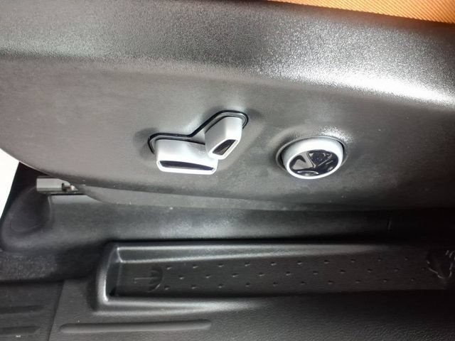 Used 2024 Chrysler Pacifica Pinnacle FWD image 16