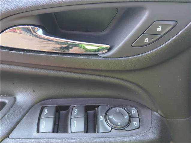 Used 2018 Chevrolet Equinox Premier FWD image 10