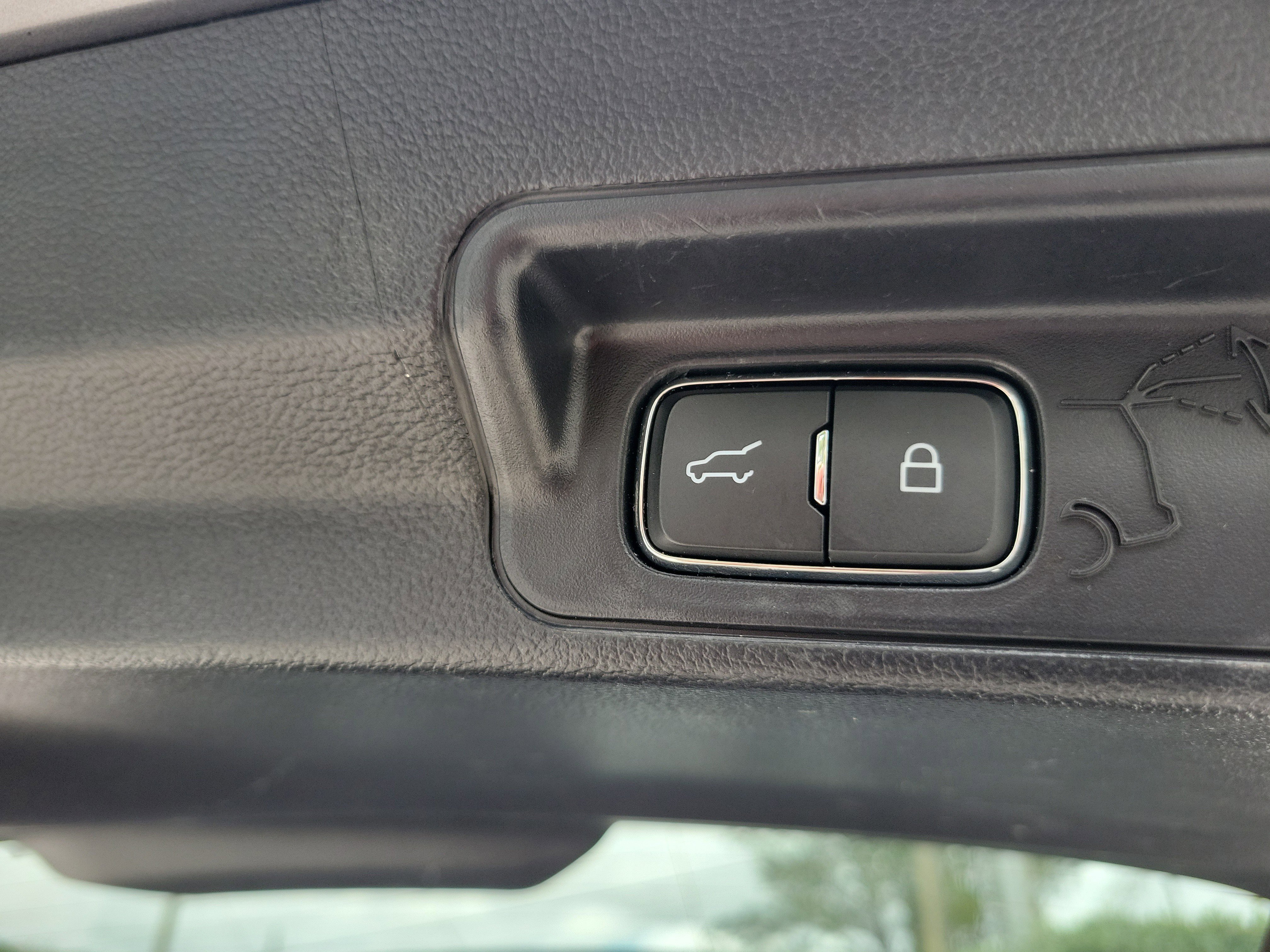 Used 2022 Ford Explorer ST-Line RWD image 11