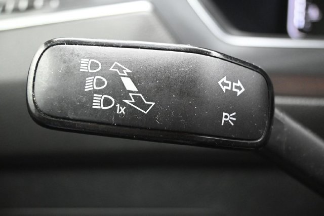 Used 2021 Volkswagen Tiguan SEL AWD/4WD image 27