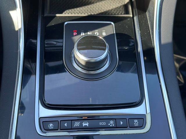 Used 2019 Jaguar XE Premium image 21