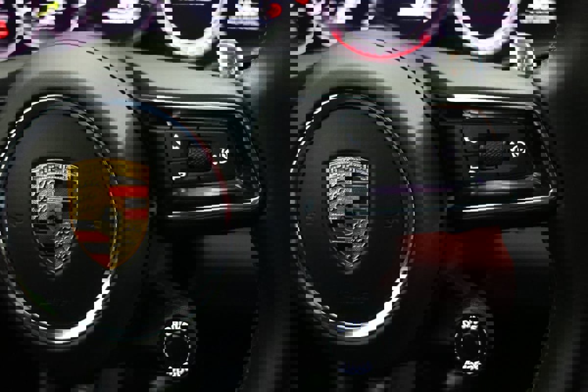 Used 2021 Porsche Panamera 4S w/ Premium Package image 29