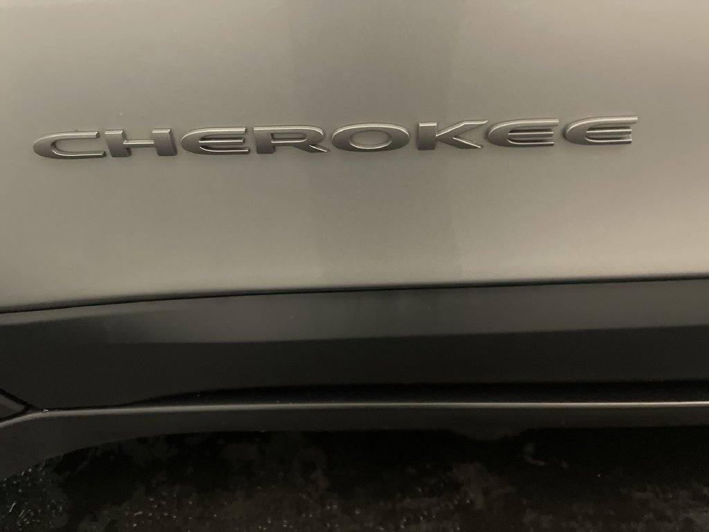 Used 2020 Jeep Cherokee Trailhawk w/ Cold Weather Group AWD/4WD image 23