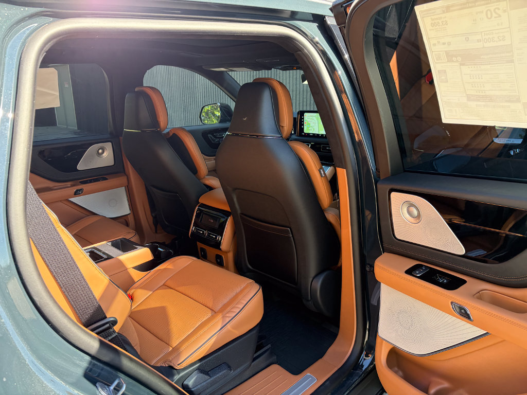 New 2027 Lincoln Aviator Black Label AWD/4WD image 27