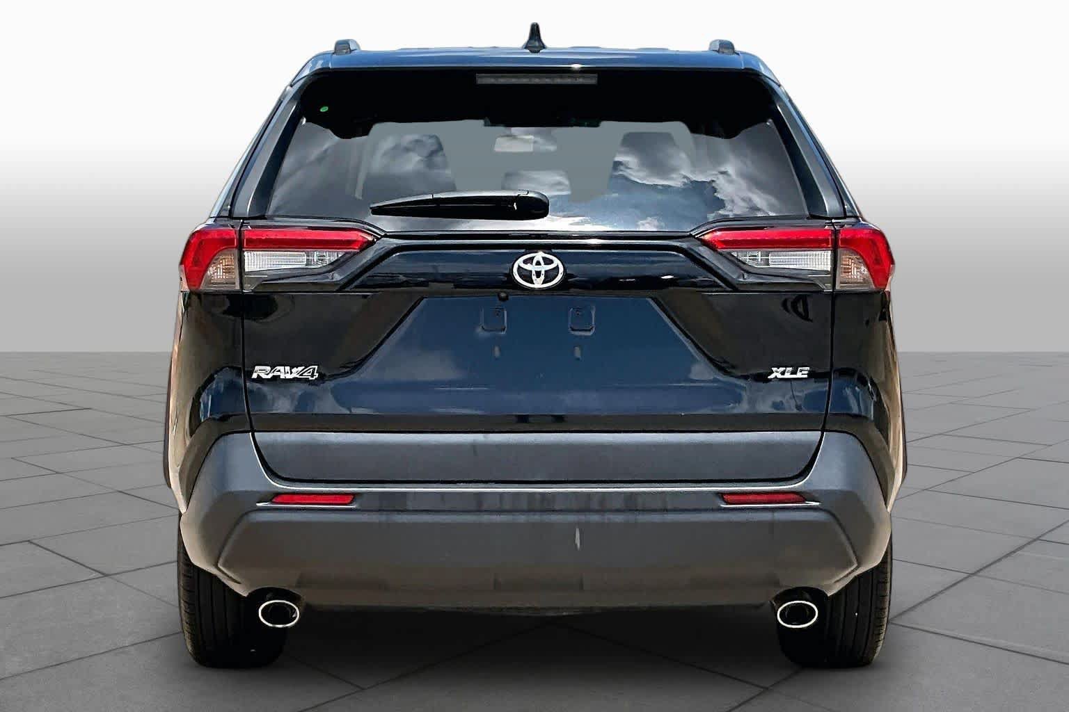 Used 2023 Toyota RAV4 XLE FWD image 5