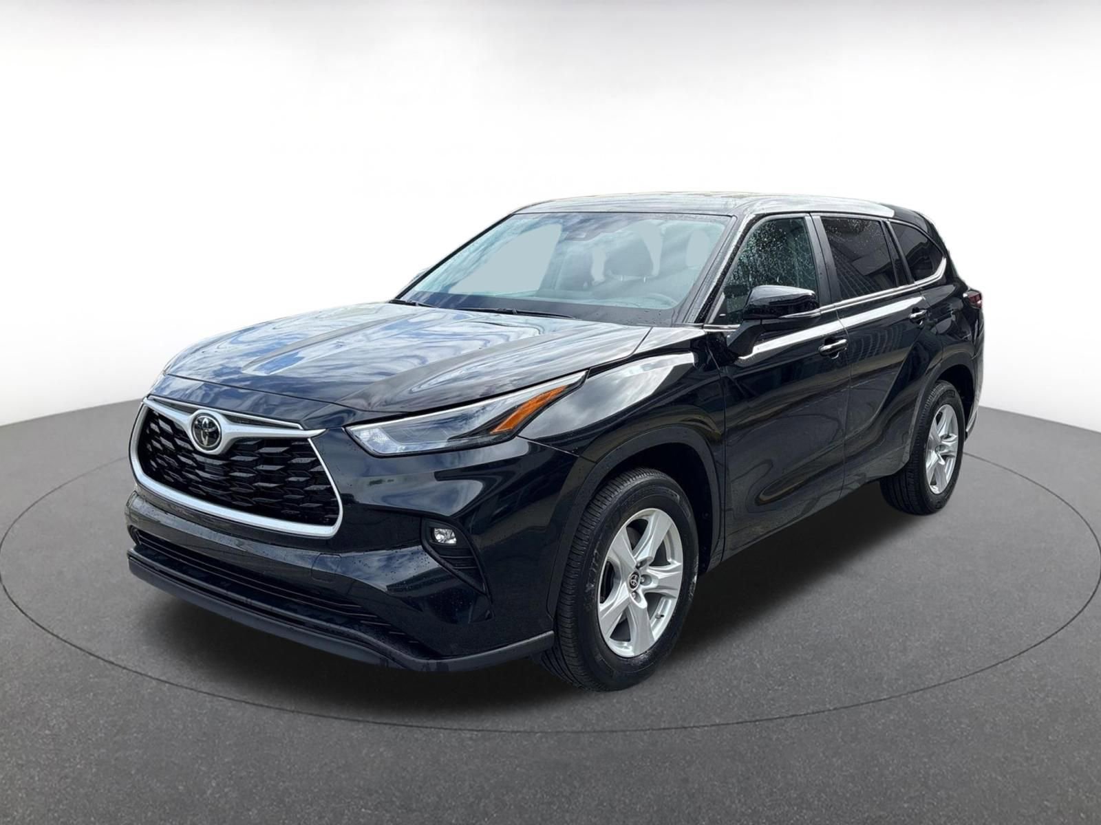 Used 2025 Toyota Highlander LE image 8