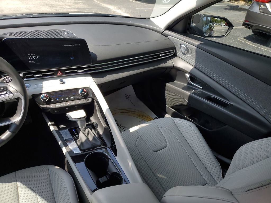 Used 2023 Hyundai Elantra Limited FWD image 11