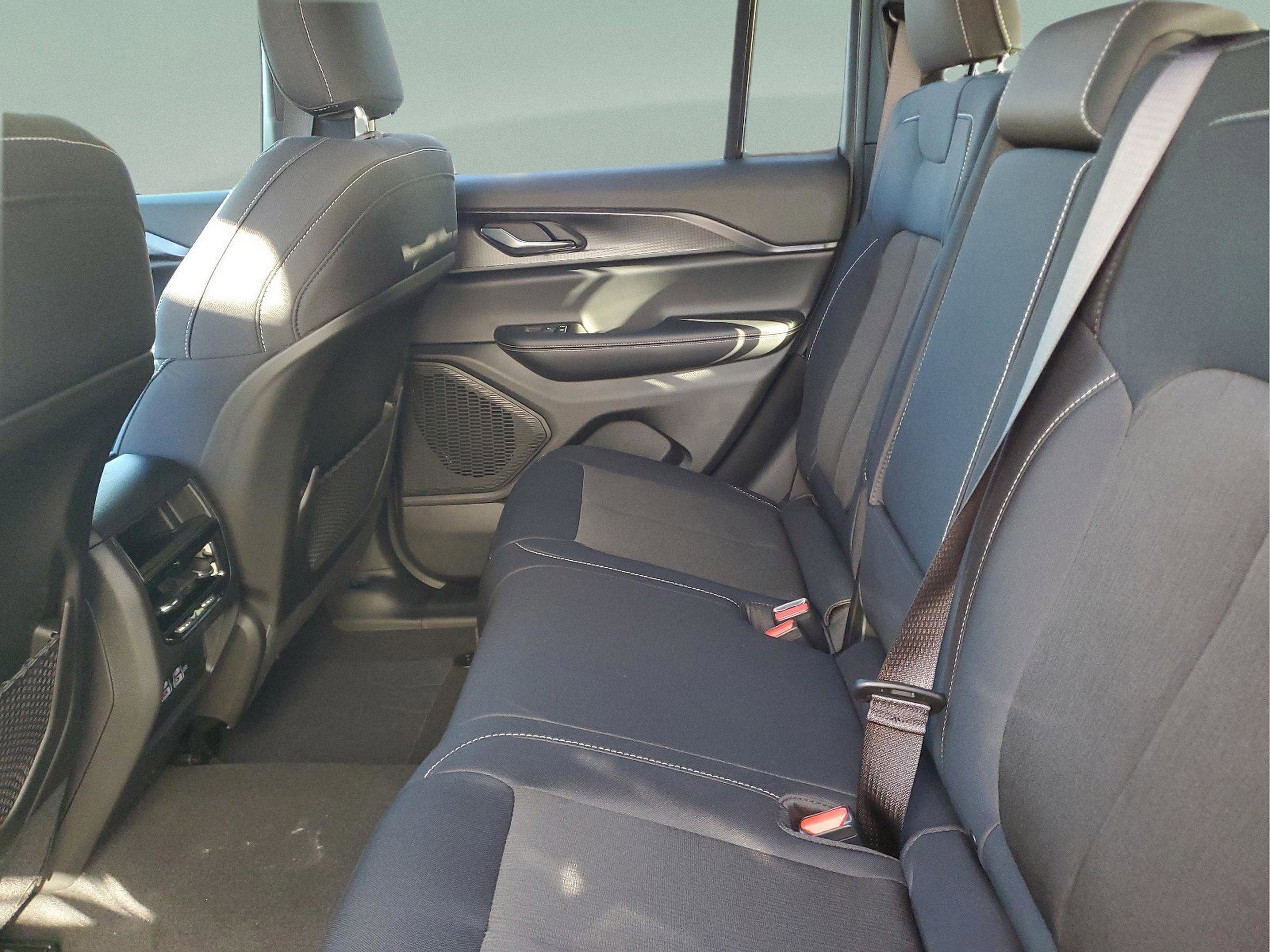 New 2025 Jeep Grand Cherokee Laredo X image 10