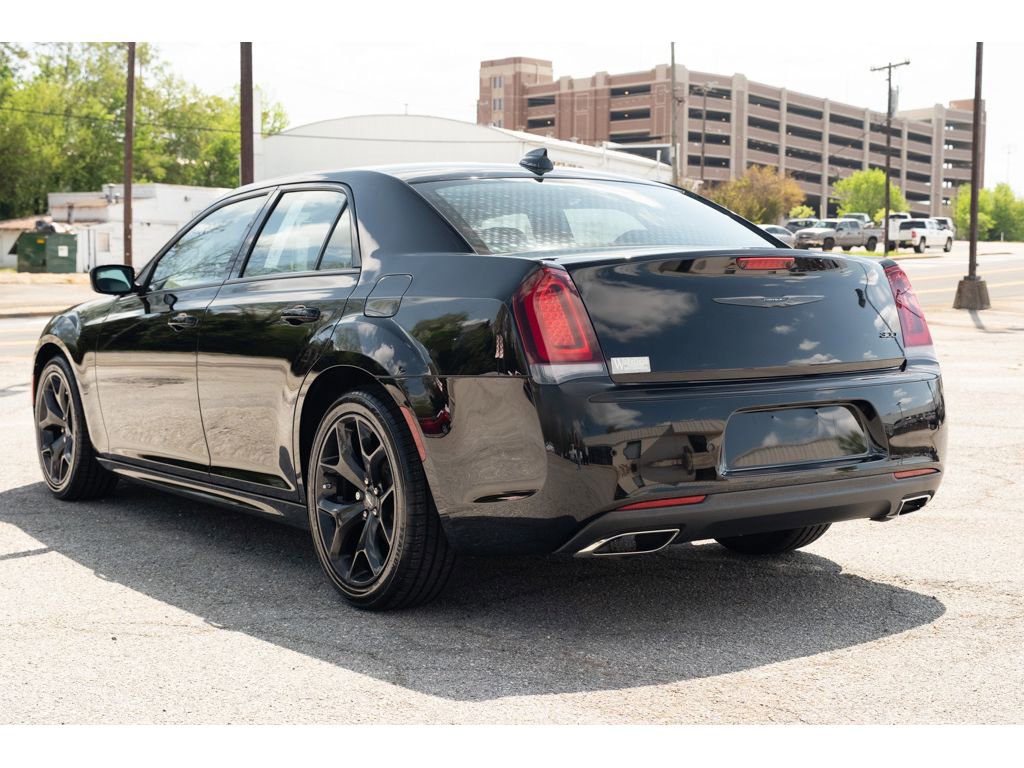 Used 2022 Chrysler 300 Touring L w/ Safetytec Plus Group image 6