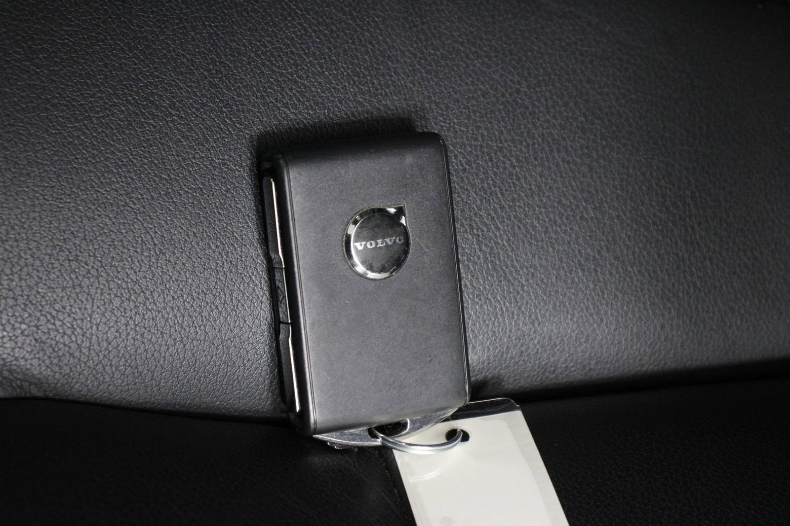 Certified 2025 Volvo XC60 B5 Core AWD/4WD image 33