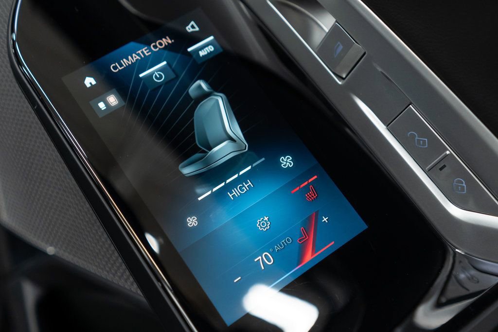 Used 2024 BMW 740i xDrive image 35