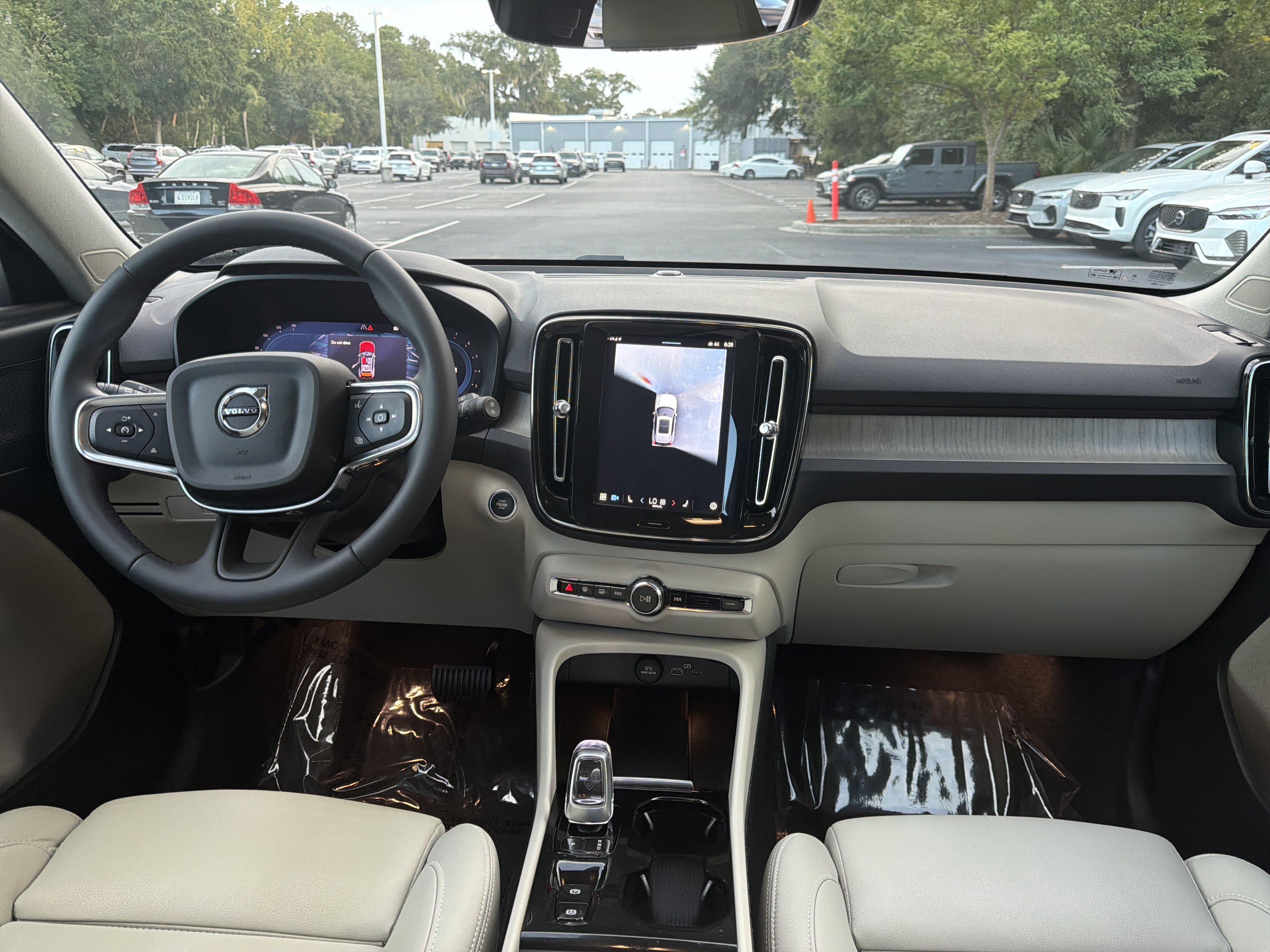 Certified 2024 Volvo XC40 B5 Plus AWD/4WD image 30