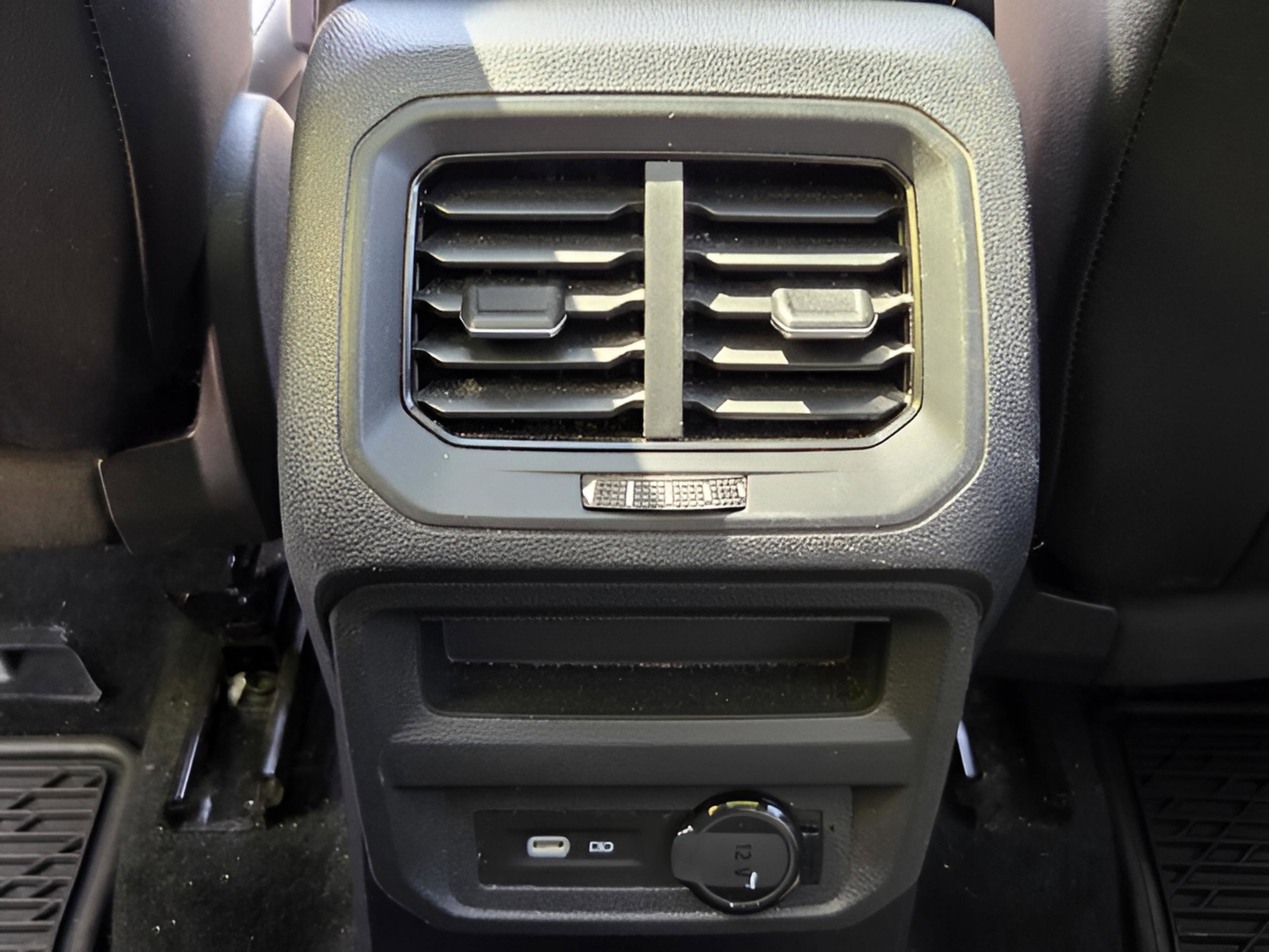 Used 2022 Volkswagen Tiguan SE R-Line FWD image 12