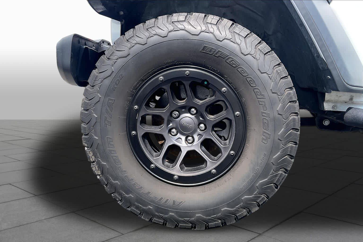 Used 2023 Jeep Wrangler Unlimited Rubicon w/ Xtreme 35 Tire Package AWD/4WD image 10